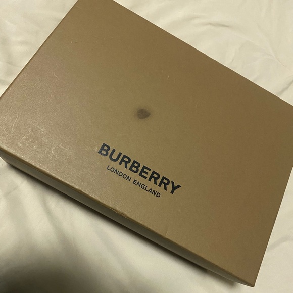 Burberry Slides - Picture 5 of 5